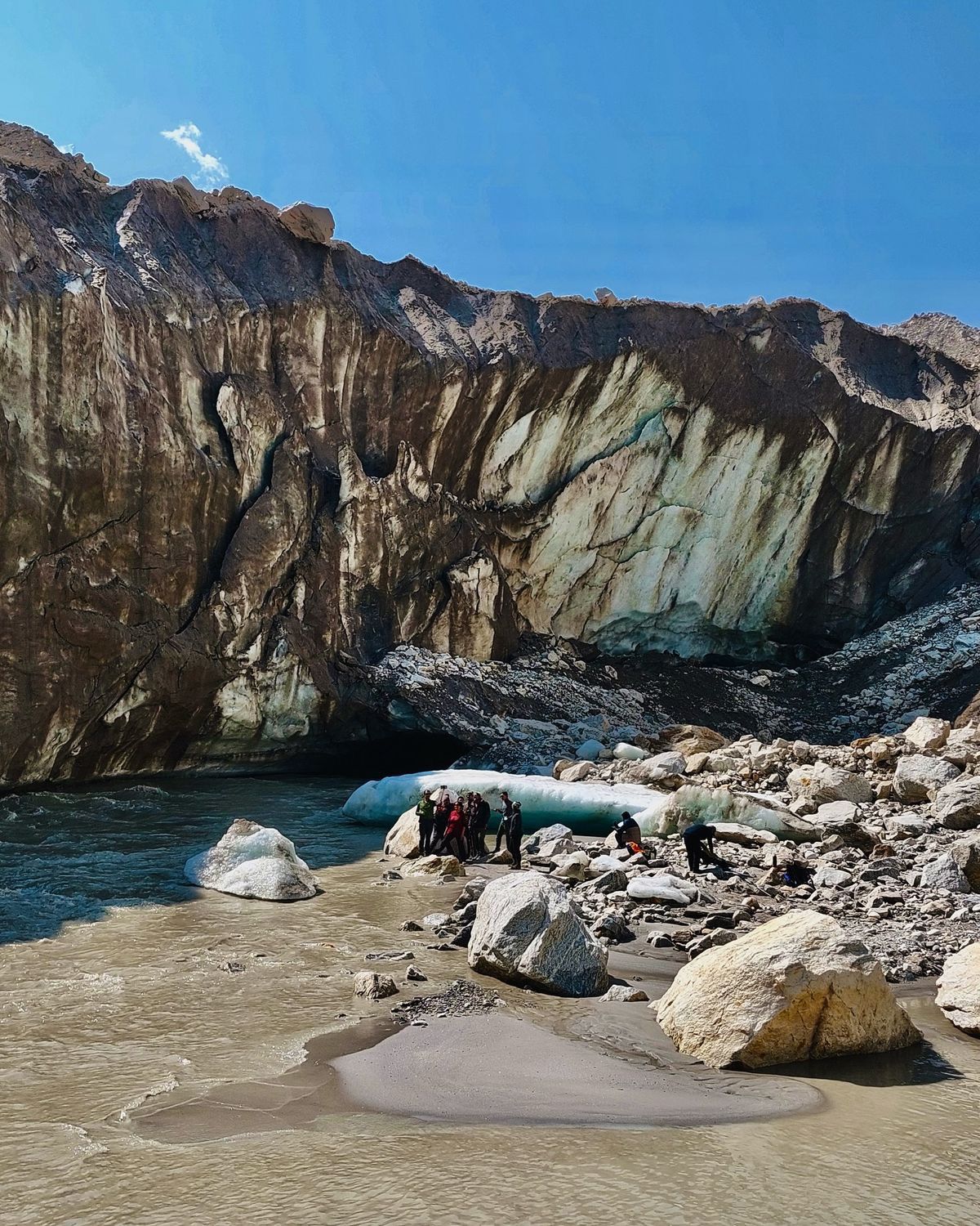 Tapovan meadows and Shivling