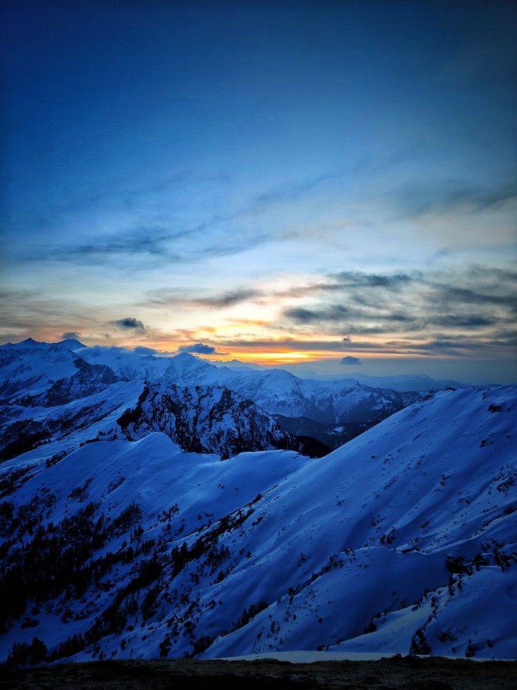 Trekkers climbing to Kedarkantha summit at sunrise