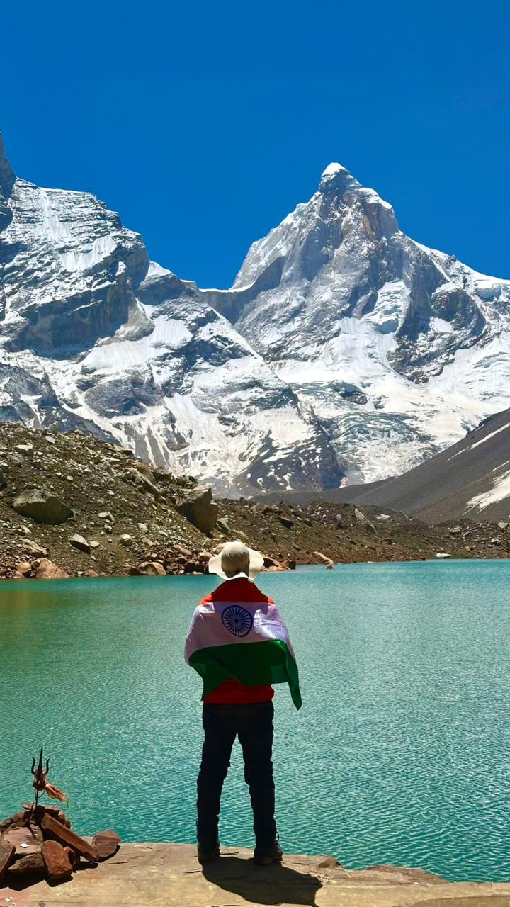 Trail towards Kedartal through rocky terrain